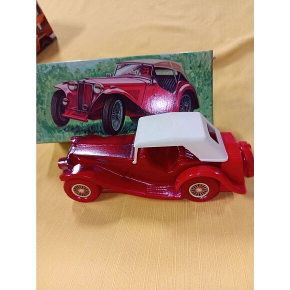 1970s Avon aftershave decorative bottle and box - Picture 1 of 2